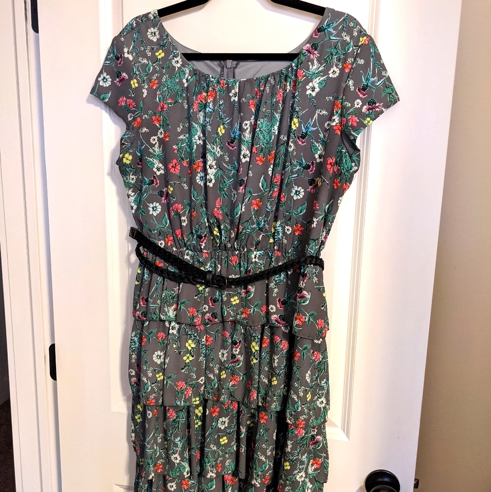 Gray, flower-patterned ruffle dress with belt